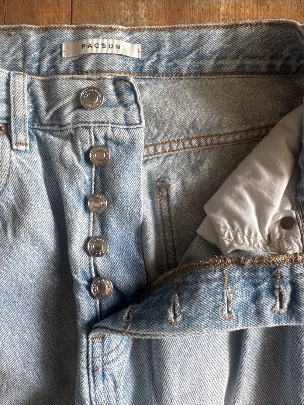 PacSun Light Wash Distressed Dad Jean Button Fly High Rise Jeans Size 26 - Picture 8 of 10